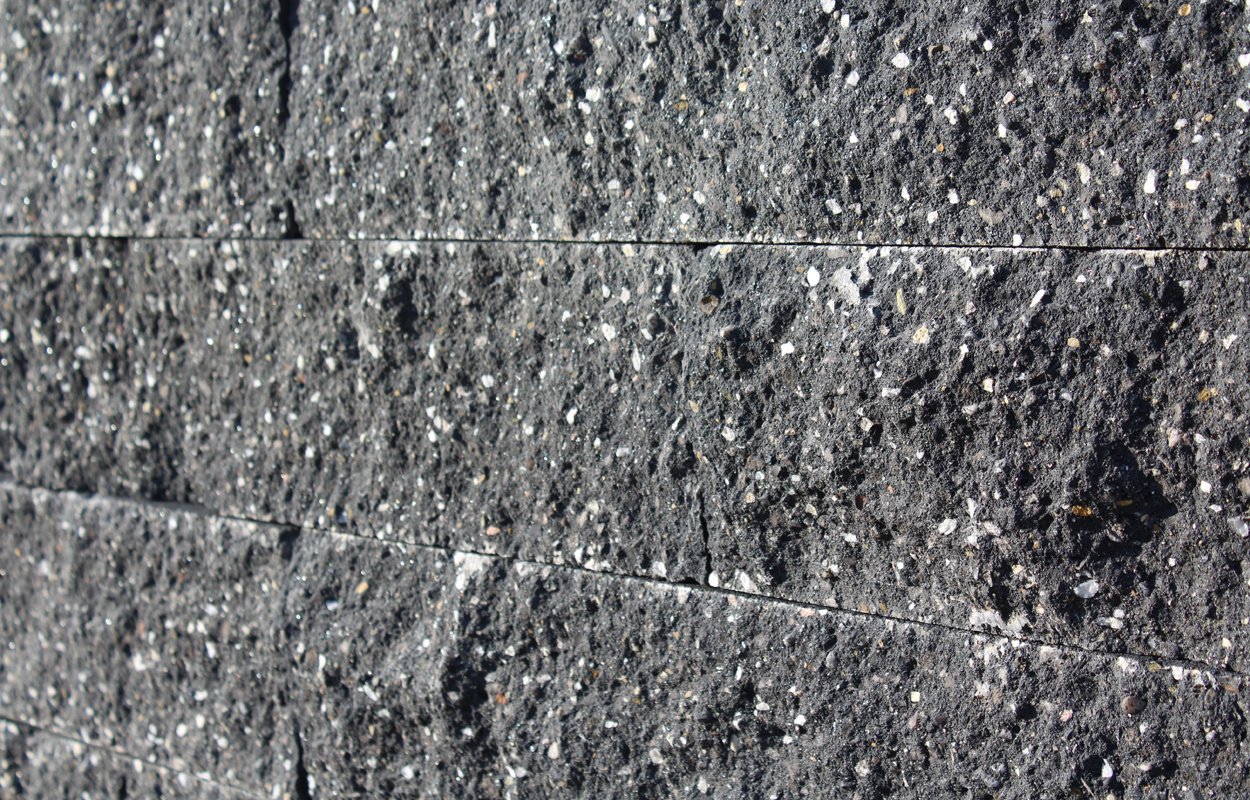 granibiels_zwart_gekloofd