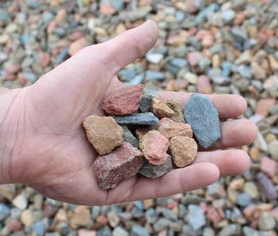 grauwacke_14_25_mm_hand