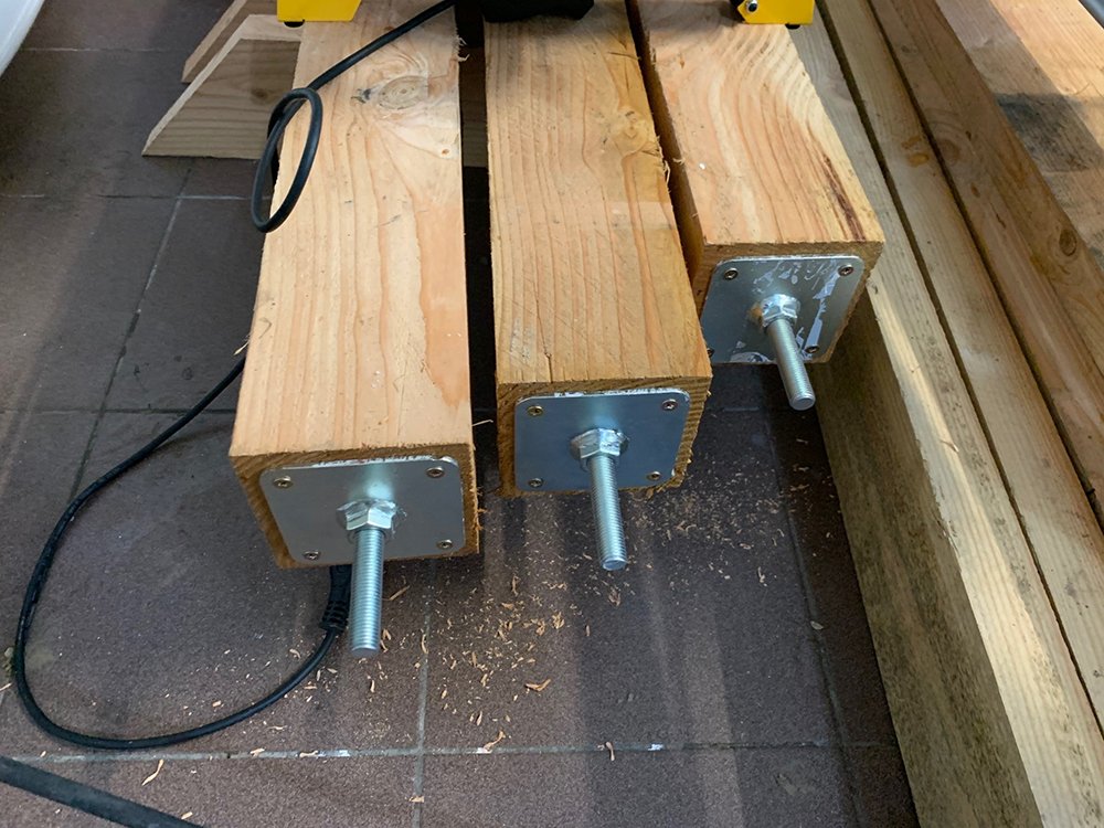 hoogteverstelling_verzinkt_voor_betonpoer