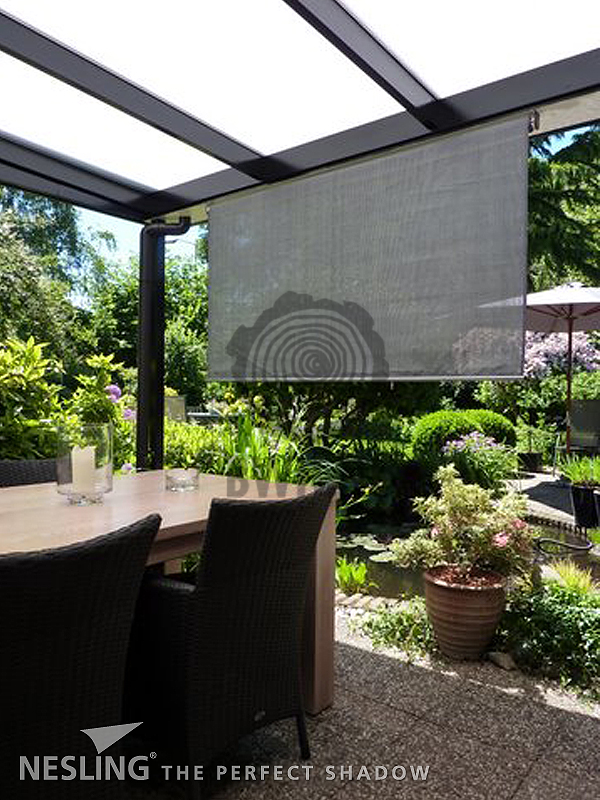 i_nesling_rolgordijn_antraciet_onder_veranda_png