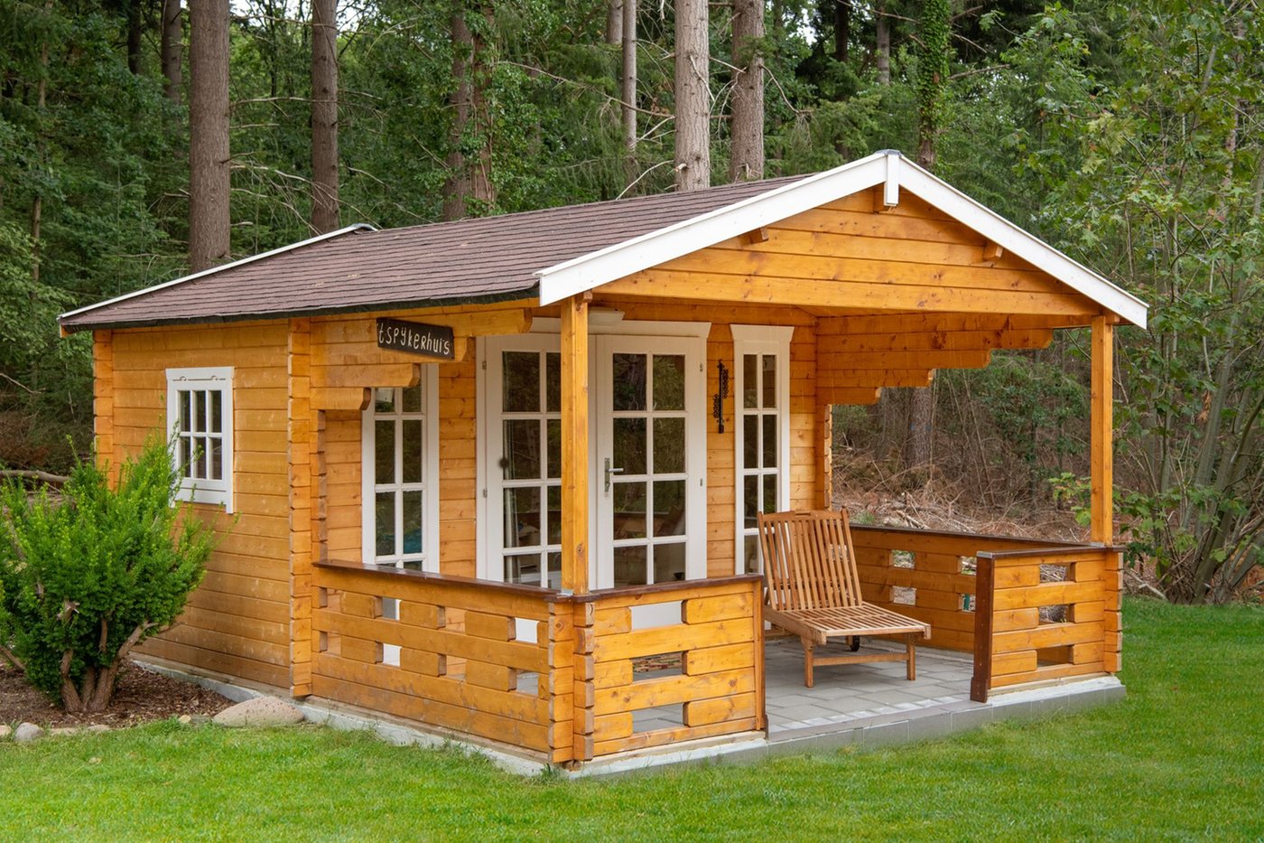 inglund_log_cabin_with_veranda_extension