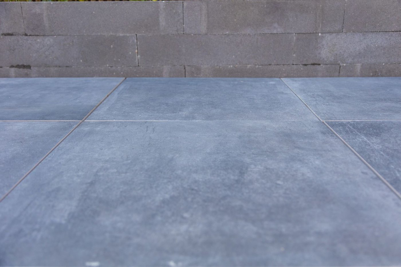keramische_terrastegel_cera4line_mento_60x60x4cm_concrete_anthra_gardenlux