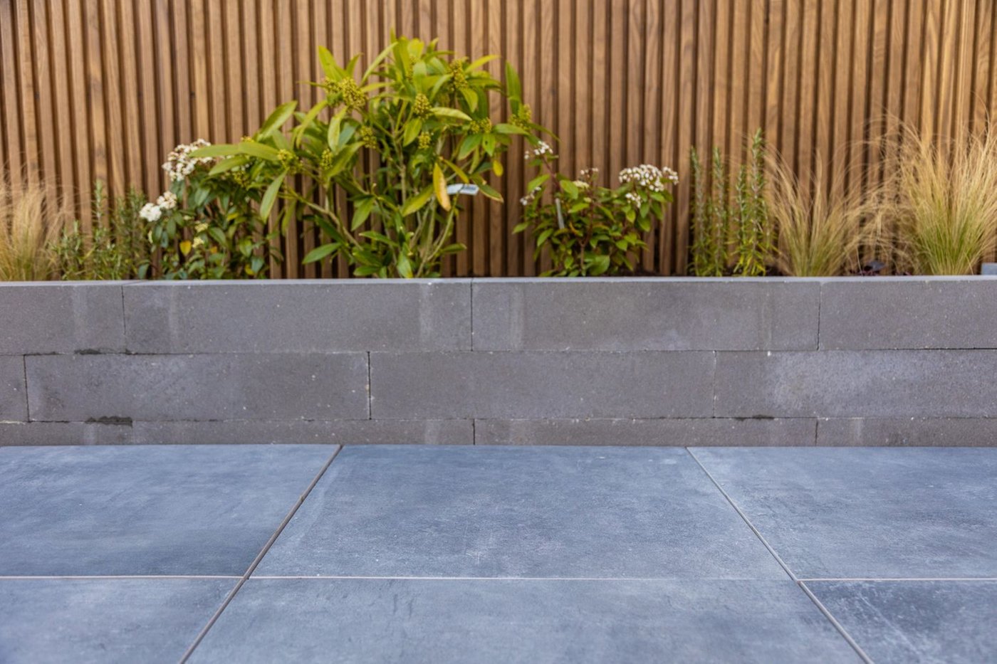 keramische_terrastegel_cera4line_mento_60x60x4cm_concrete_anthra