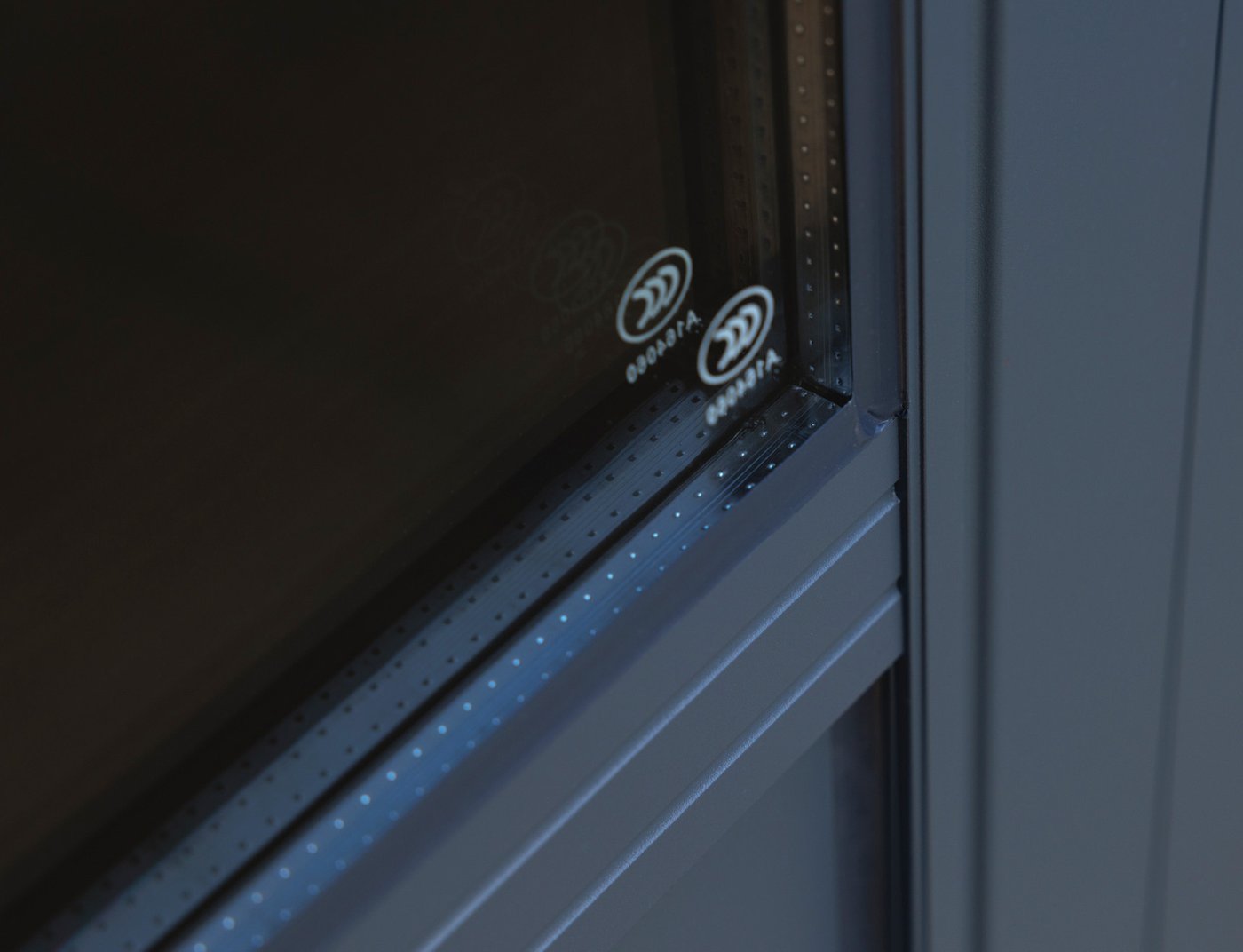 kunststof_tuinhuis_teak_320x320cm_detail_2