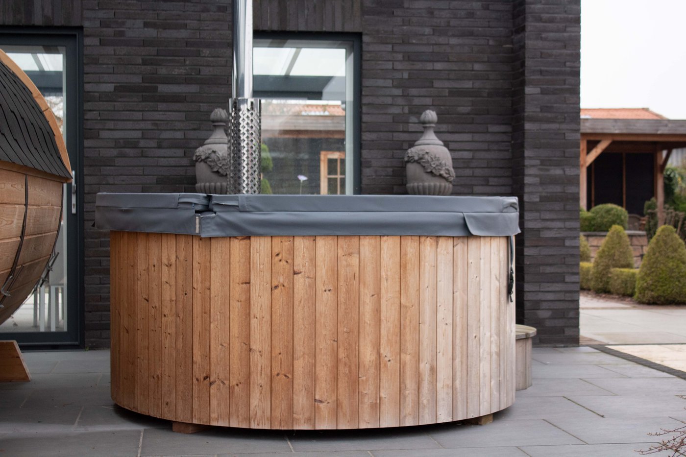 luxe_hottub