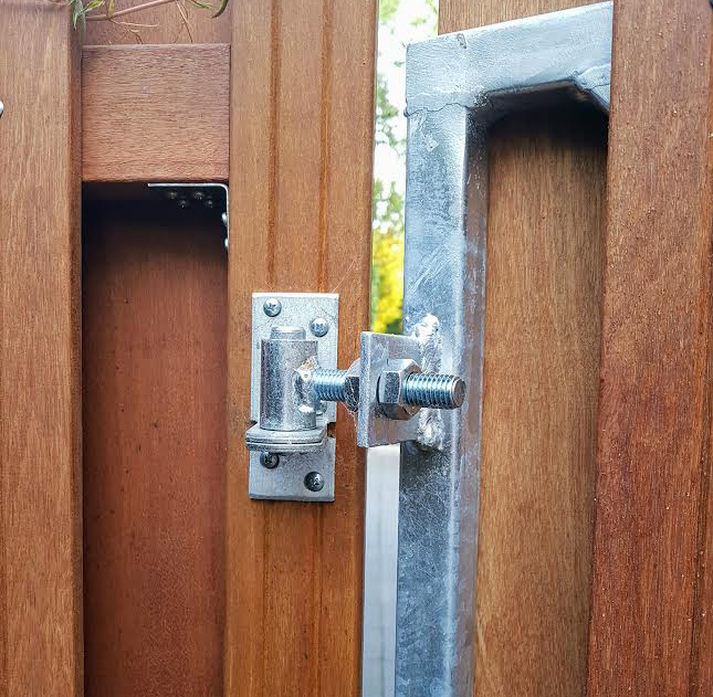 model_62231_luxe_ijzeren_deurframe_met_slotkast_detail