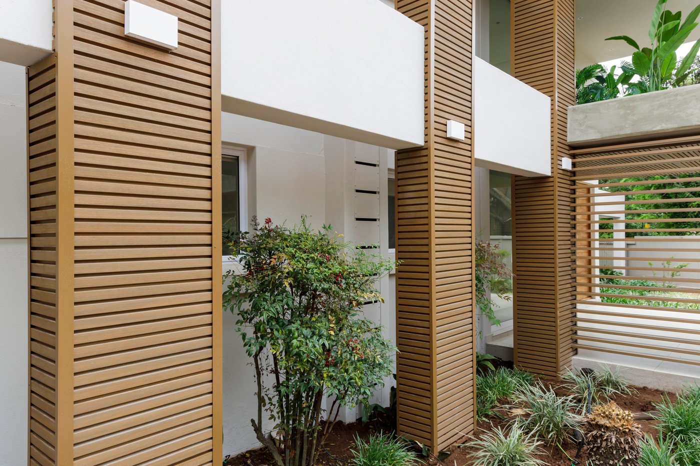model_composiet_timmdek_quatro_profiel_teak_sfeer_04
