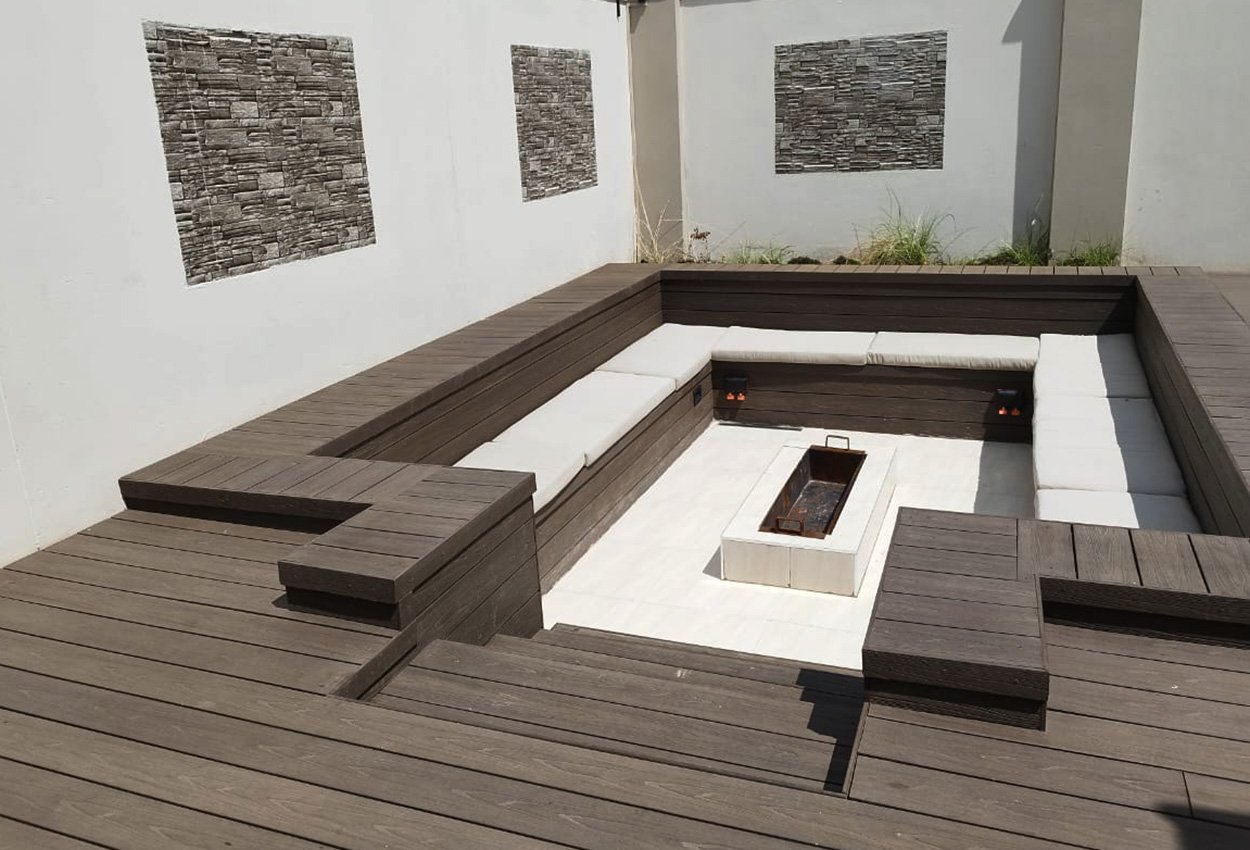 model_composiet_timmdek_vlonderplank_the_rockies_walnut_sfeerfoto_3