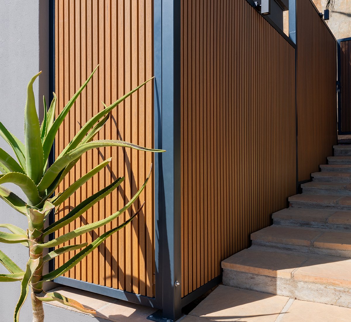 model_composiet_timmdek_quatro_profiel_teak_sfeer_03