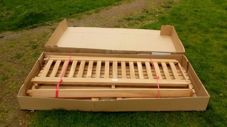 model_hardhouten_tuin_bankje_in_doos