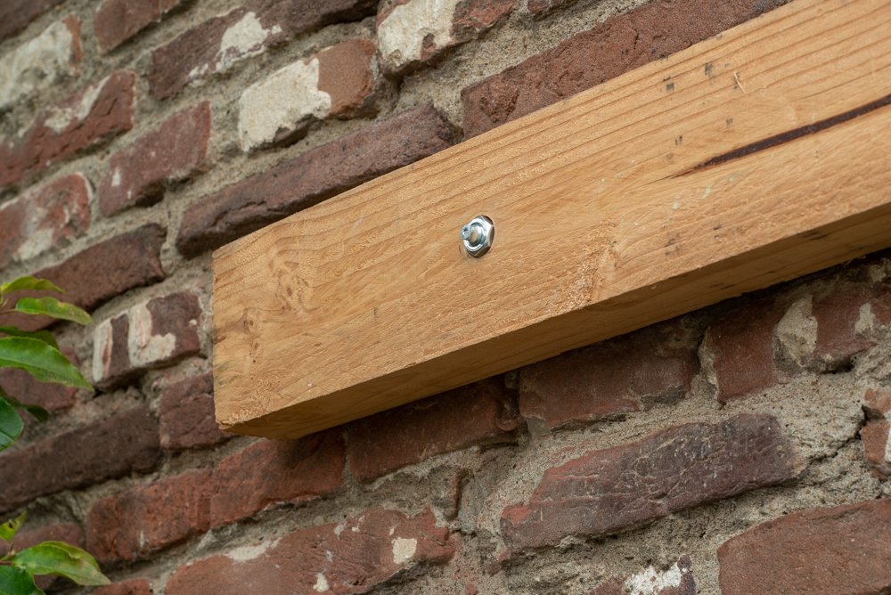 model_houten_balk_aan_de_muur_2