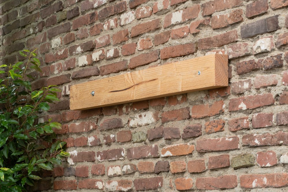 model_houten_balk_aan_de_muur_1