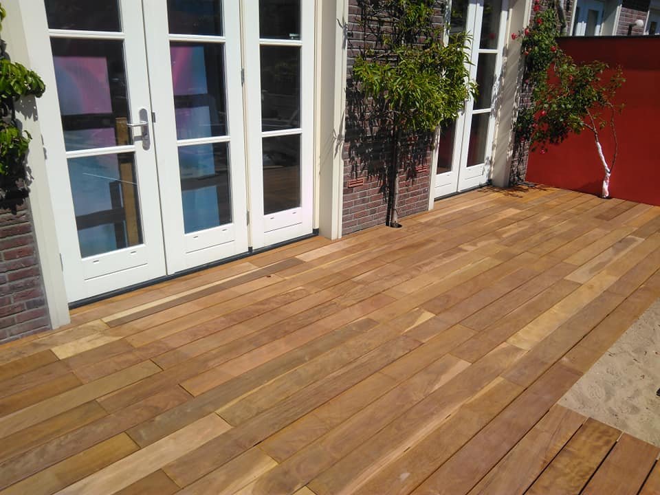 model_ipe_vlonderplank_clips_buitenparket