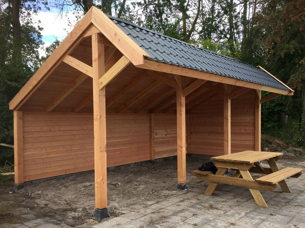 model_kapschuur_overkapping_lariks_hout_geschaafd_0