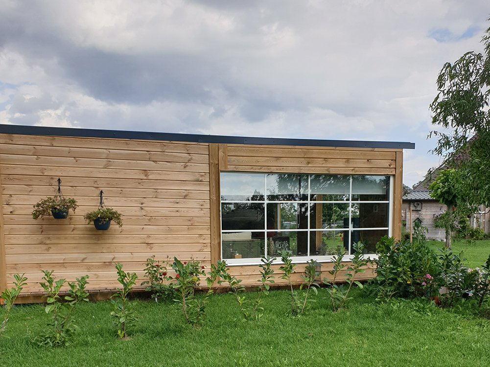 model_klantfoto_tuinhuis_grenen_rabat