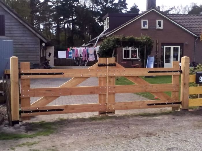 model_lariks_douglas_toegangspoort_zwart_beslag