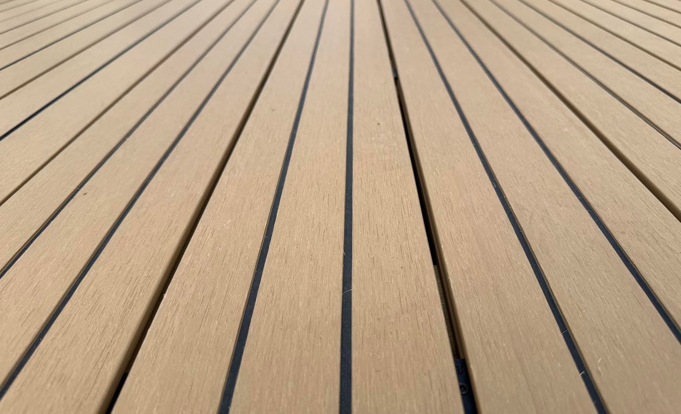 model_puradock_composiet_vlonderplank_sfeerfoto_2