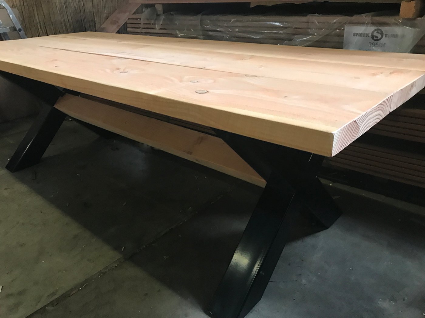 model_tafel_met_kruispoot
