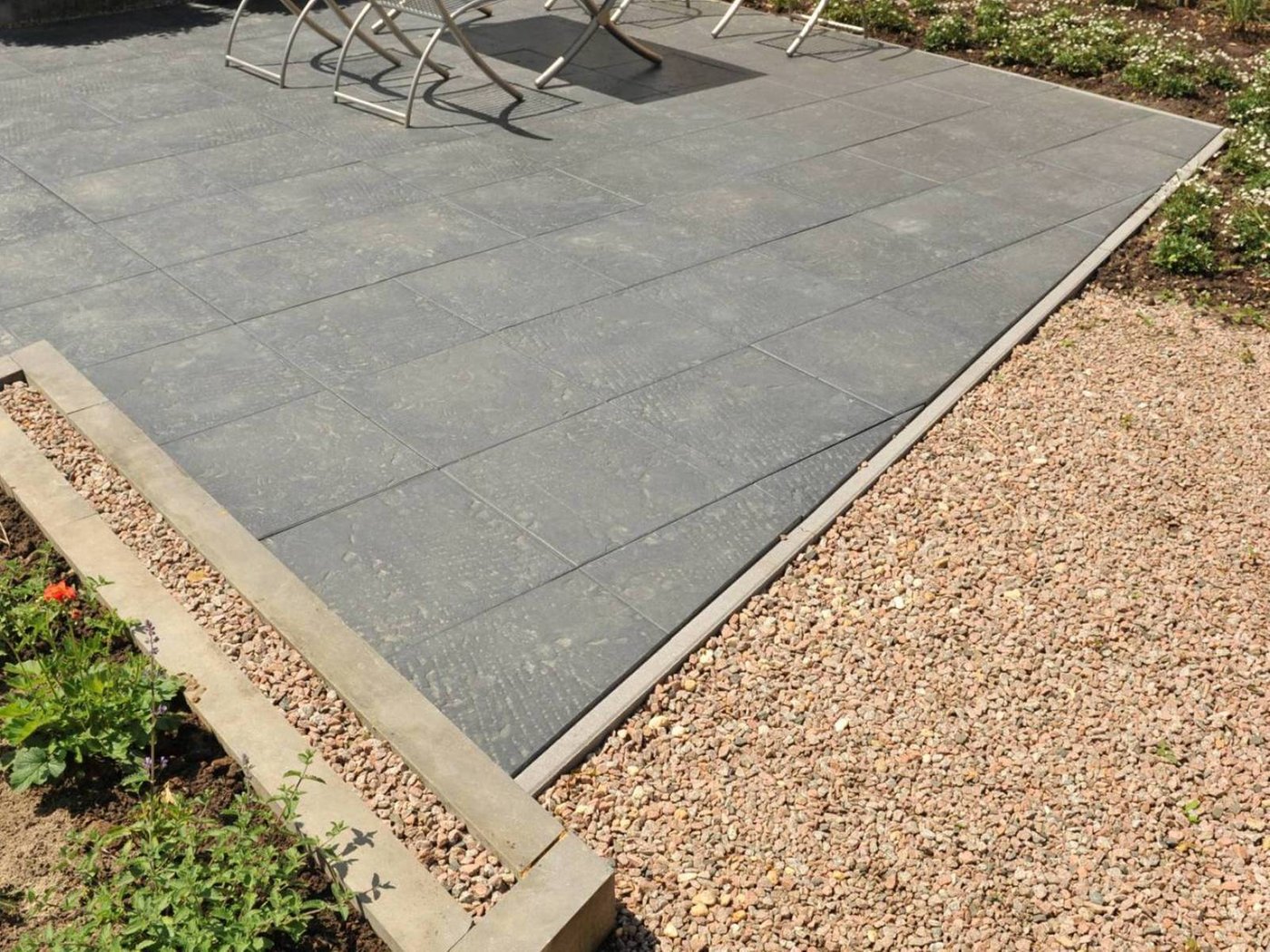 model_tuin_met_castlestones_zwart_50x50x42