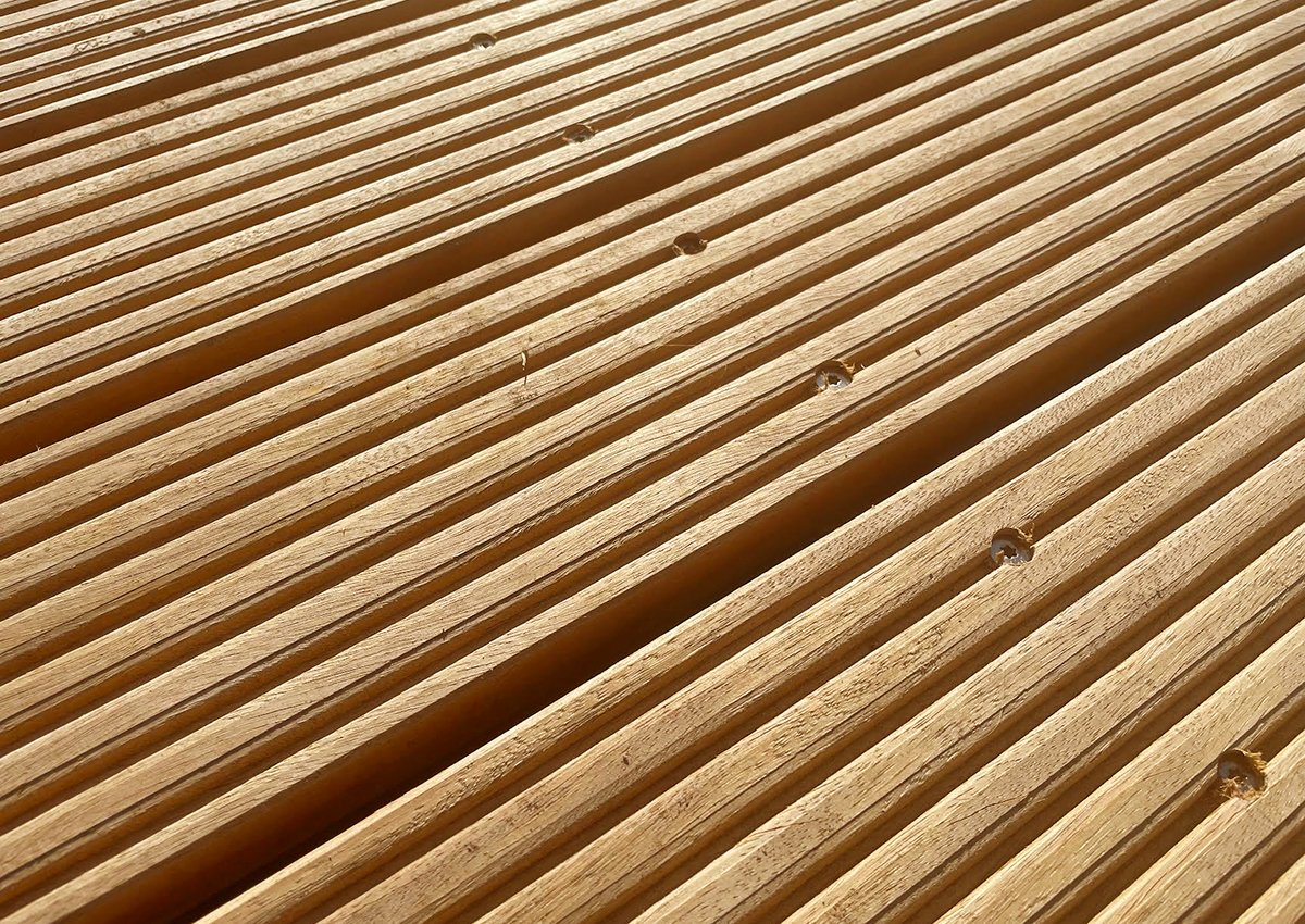 model_vlonderplank_bilinga_25x145_glad_groef_detail