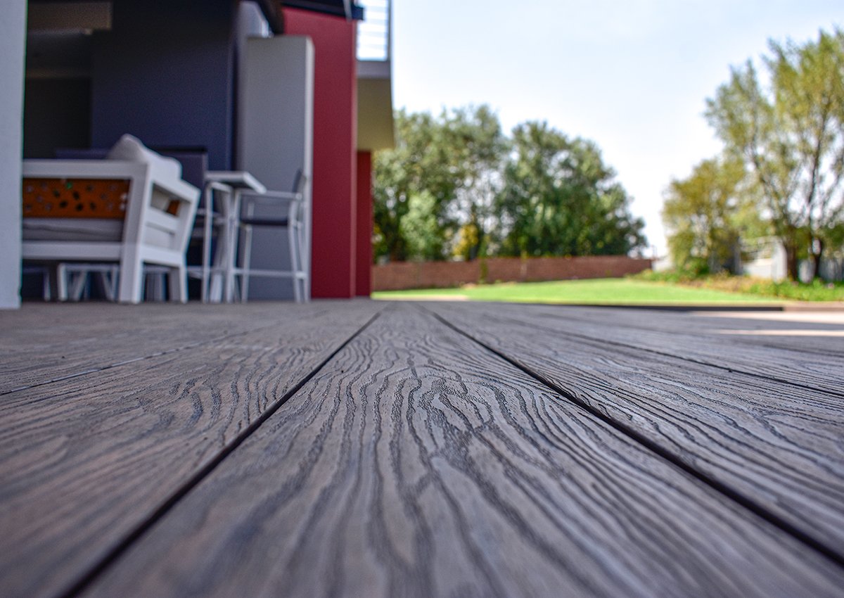 model_vlonderplank_composiet_timmdek_norwegian_spruce_sfeerfoto_4