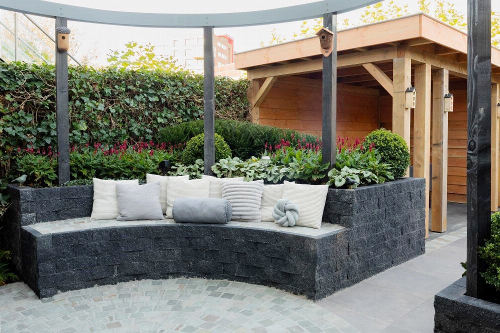 nature_walling_32x13x11cm_zwart_gardenlux_sfeer