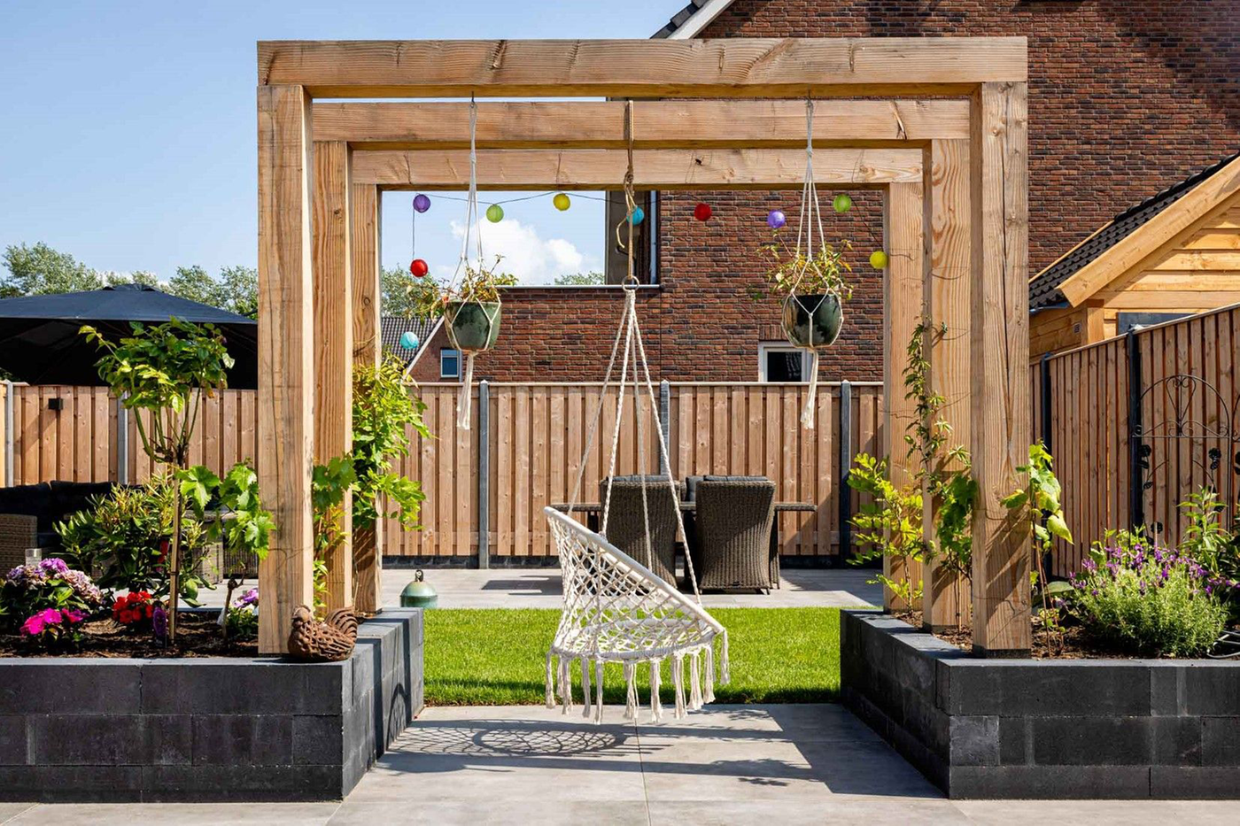 palissade_block_60x15x15cm_zwart_gardenlux_sfeer