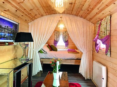 pipowagen_met_bed_en_inrichting_1