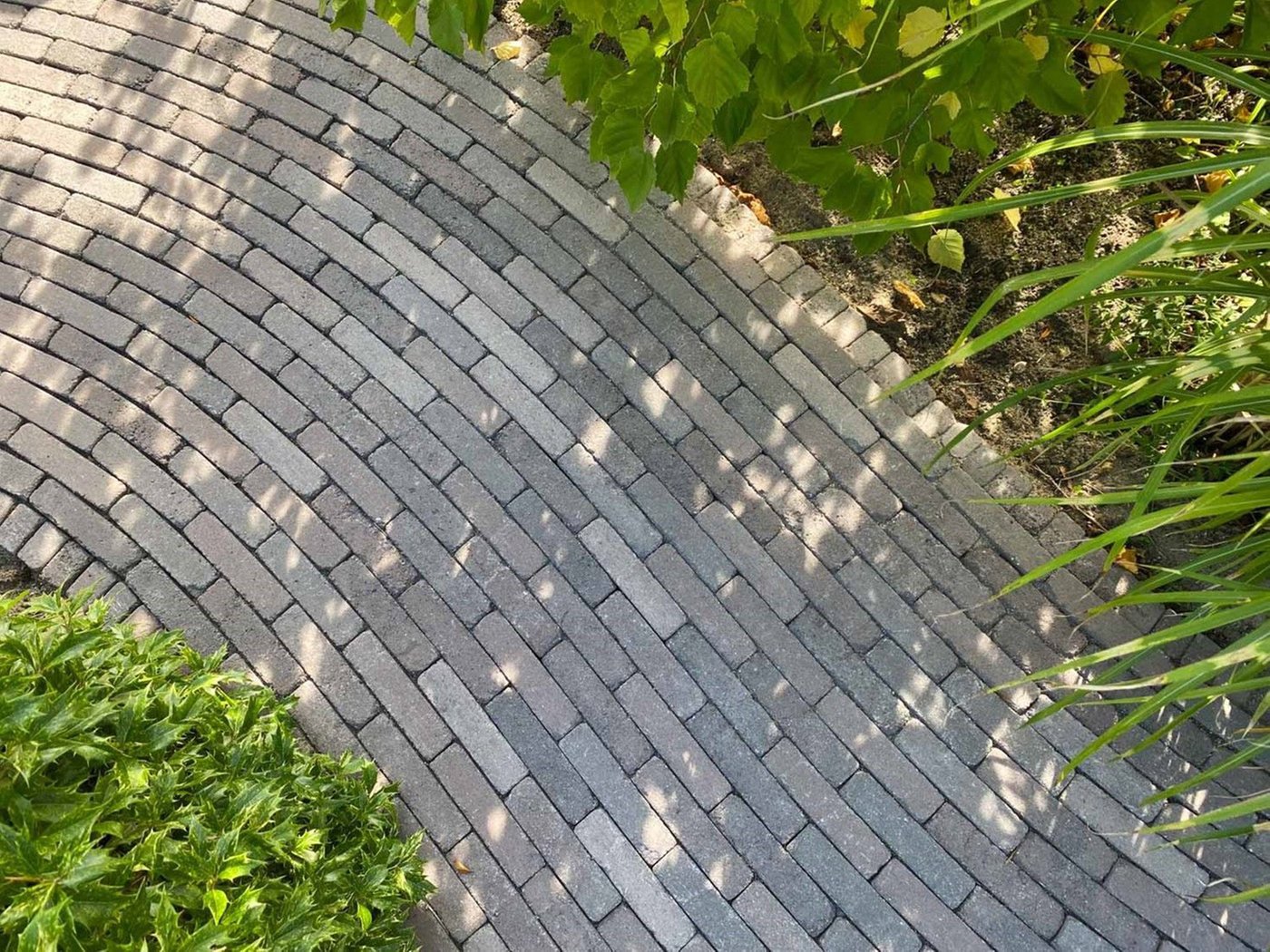 retrostones_plus_5x20x6cm_paars_bruin_gardenlux_sfeer