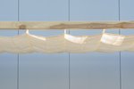 schaduwdoek_gebroken_wit_closeup