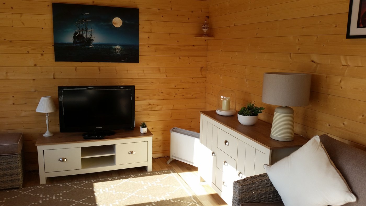 sf_Inside_Dianne_Cabin