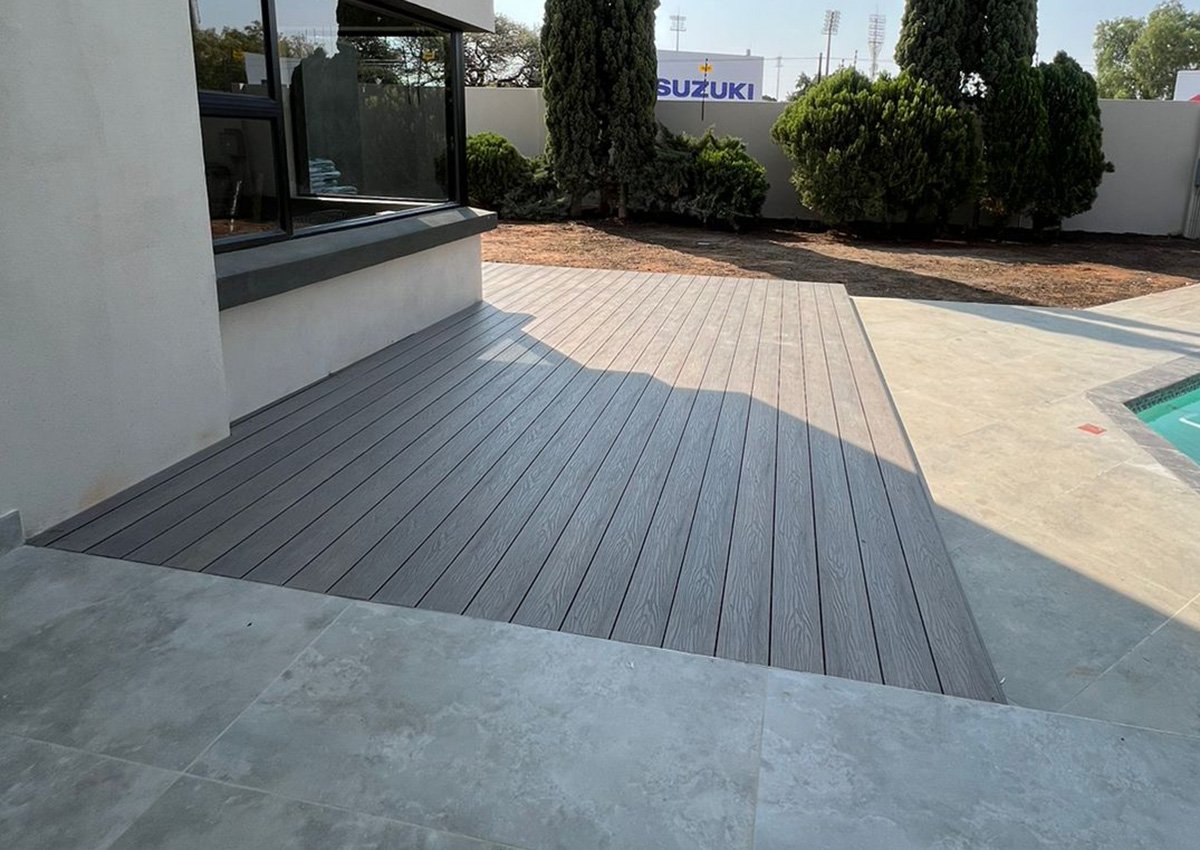 sf_vlonderplank_composiet_timmdek_norwegian_spruce_sfeerfoto_1