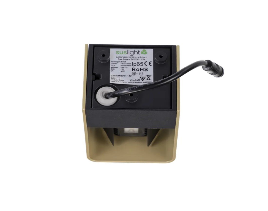 sus_square_gold_wandlamp_24v_achteraanzicht