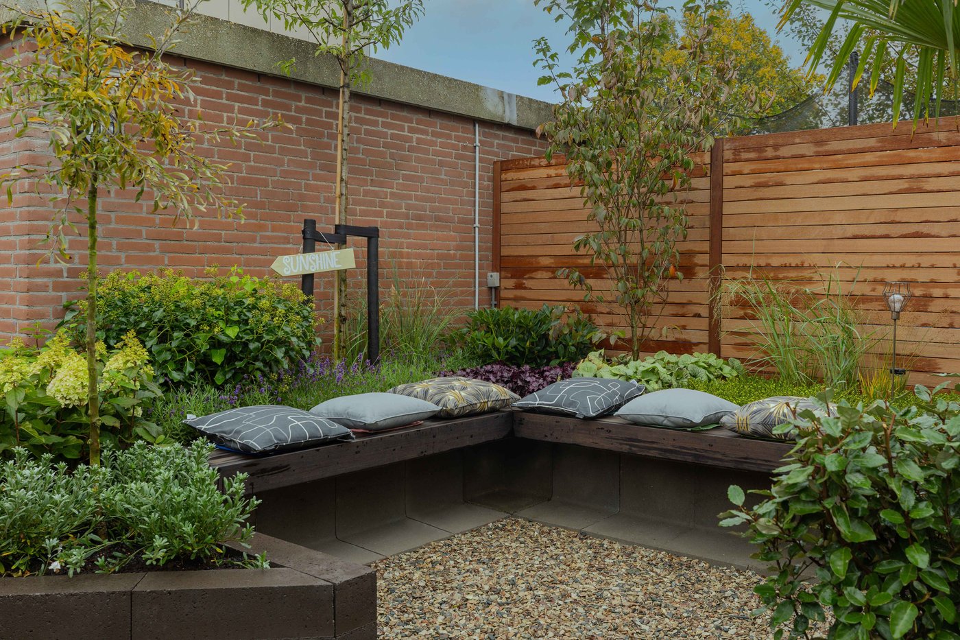 u_element_30x30x40cm_zwart_gardenlux_sfeer