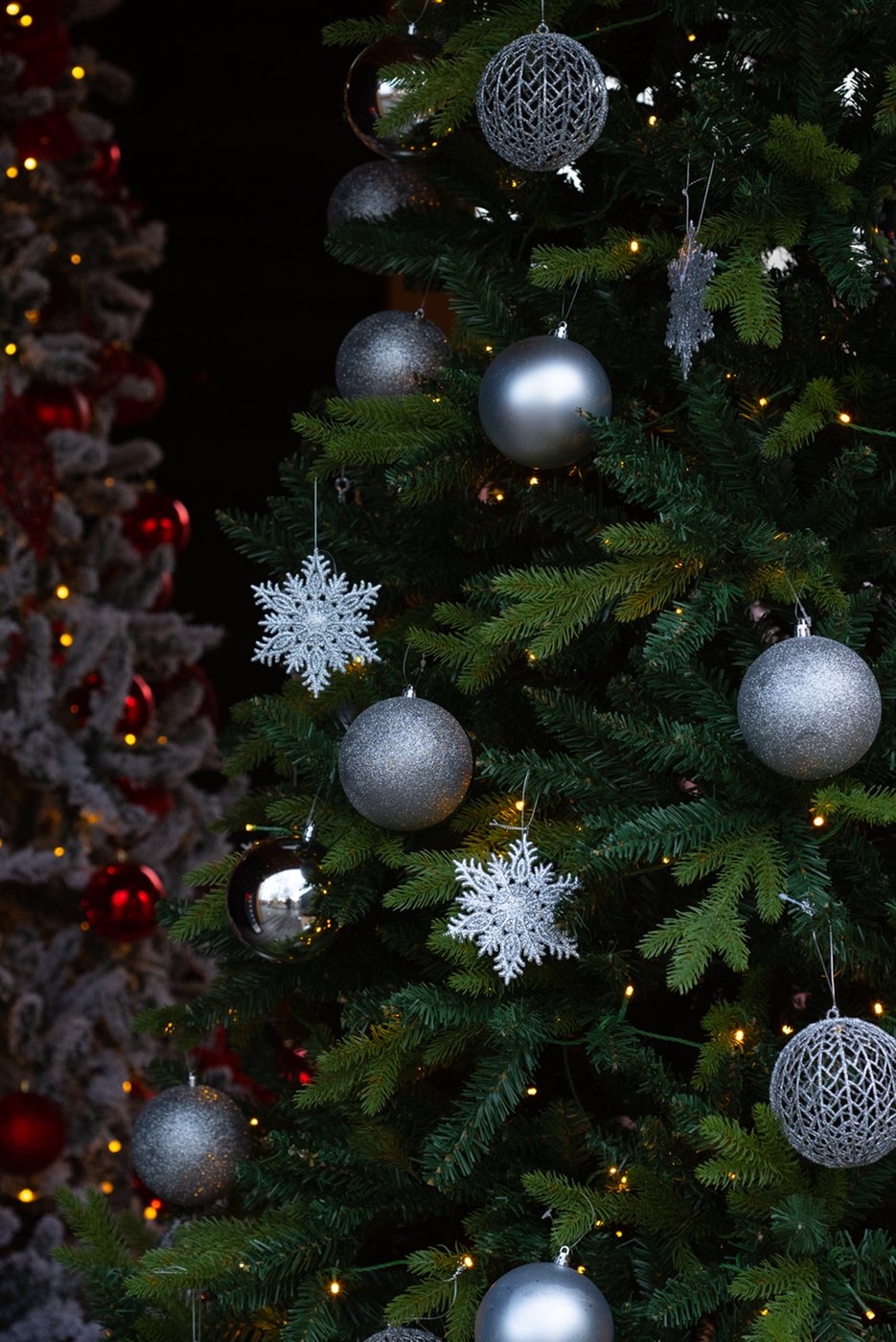 versierde_kunstkerstboom_amsterdam_zilver