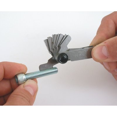 For US & Metric threads. Clearly identify the threads on your bolt in case of doubt. Measures the windings per inch (USA) or per millimeter (Metric). US 4 to 42 windings per inch (30 blades). Metric 0.25 to 6.0 per millimeter (24 blades).