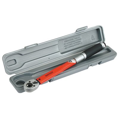 3/8" drive. 19-110Nm. 37cm long. 580 gram. With lever reversible rachet system. Only right side action for torque check. Accurate within 4% with lockable setting. Complete with built-in degree scale for when post torque tightening is required. Rubber anti-slip grip.