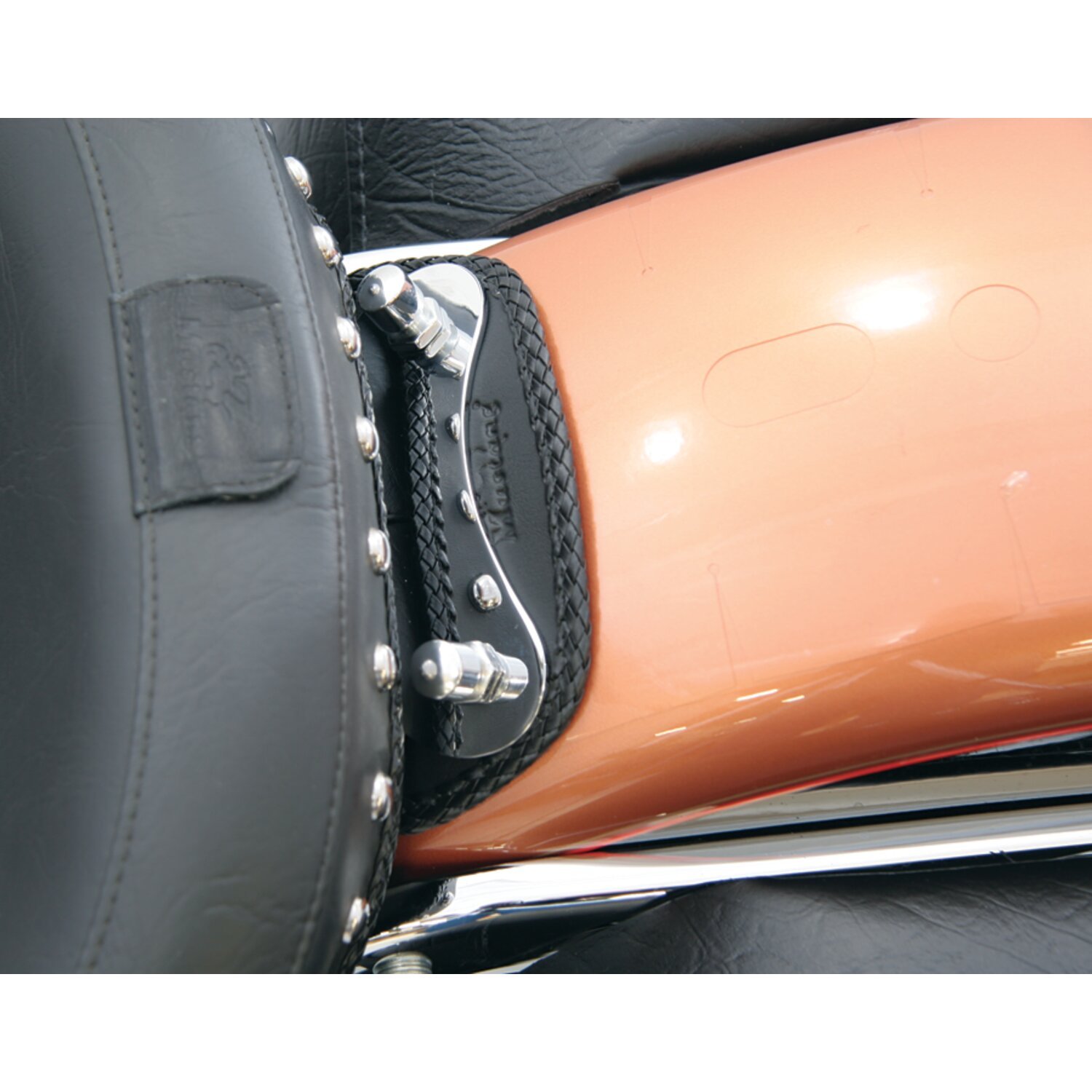 Mustang, mini fender bib. Plain with braided edges, Black