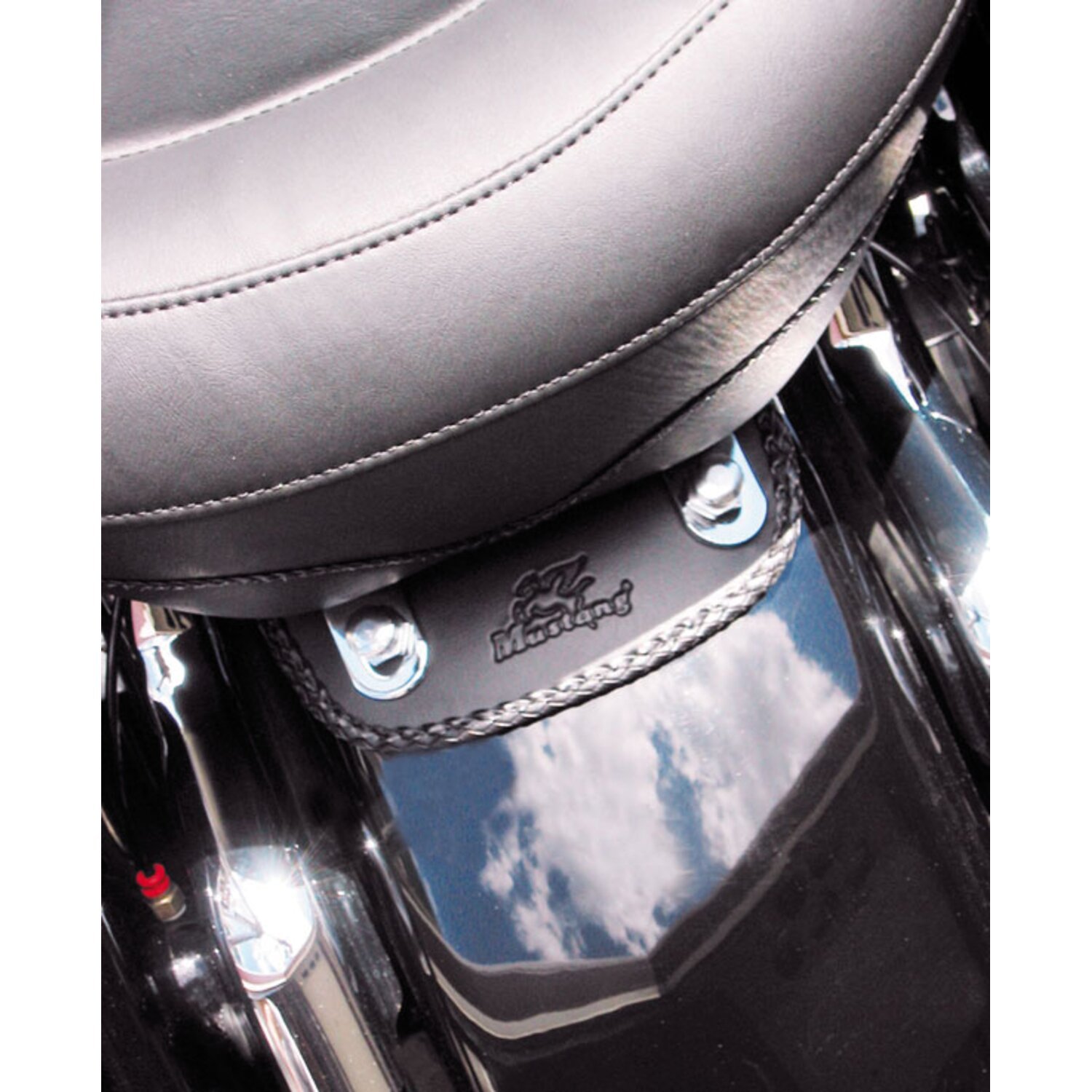 Mustang, mini fender bib. Plain with braided edges, Black
