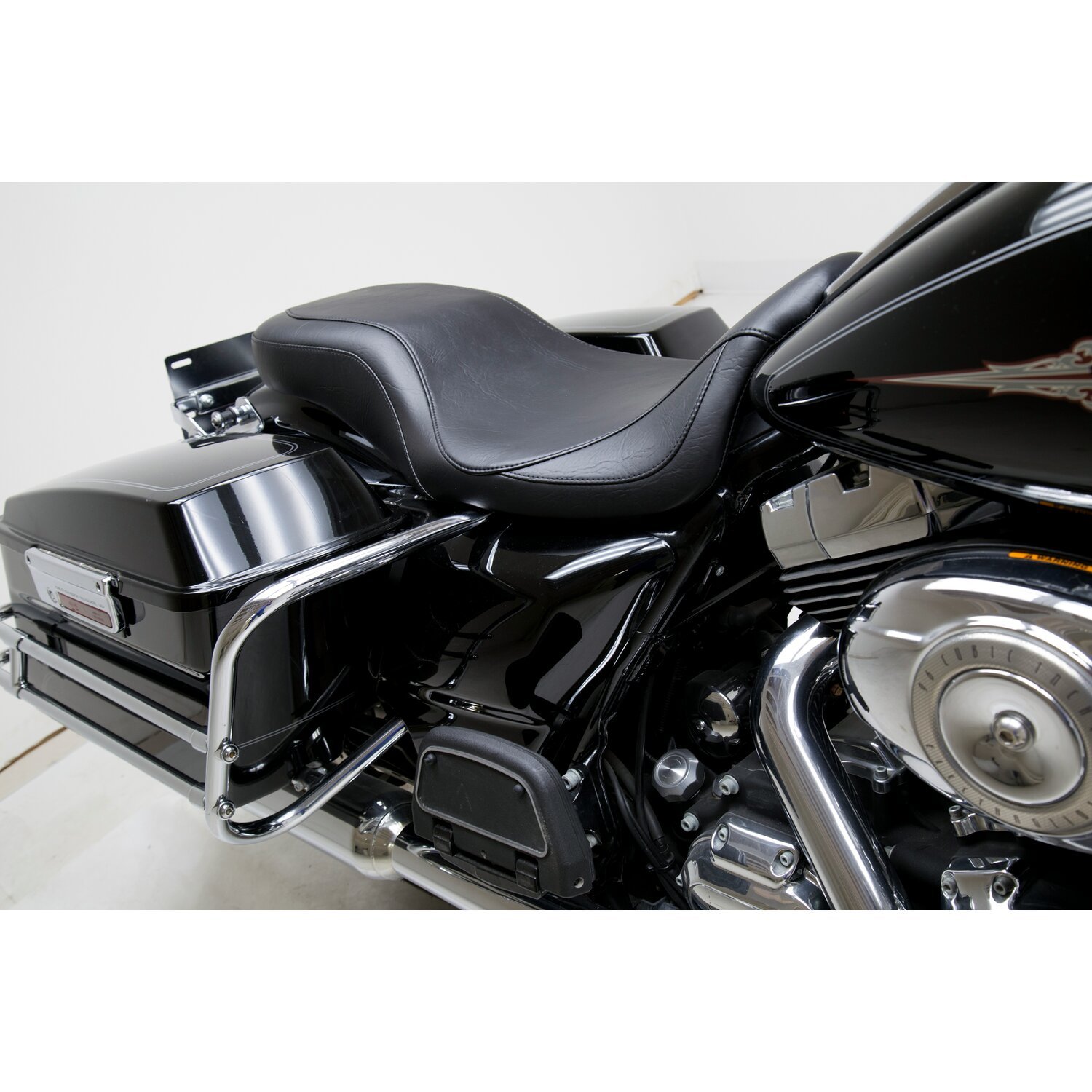 Mustang, Super Tripper seat, Black, classic Black, Plain