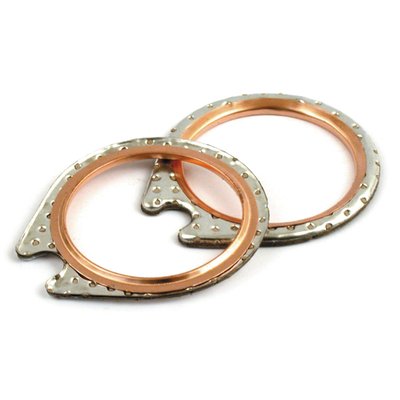 Metal covered paper gasket with copper fire ring. 
OEM replacement reference 65834-68A, 65835-86T.