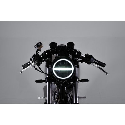 - Hi/Low beam 
- Position light & Daytime running light bar function 
- ECE approved lens 
 Approx. dimensions for reference only: 
- headlamp lens diameter: 146mm 
- Housing diameter: 156mm 
- Housing length: 200mm