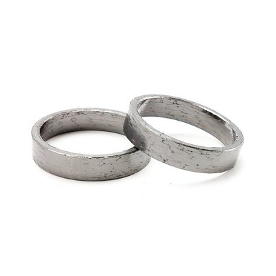 Compressed graphite wire mesh. Replaced exhaust to cylinder head gasket. 
OEM replacement reference 65900011.