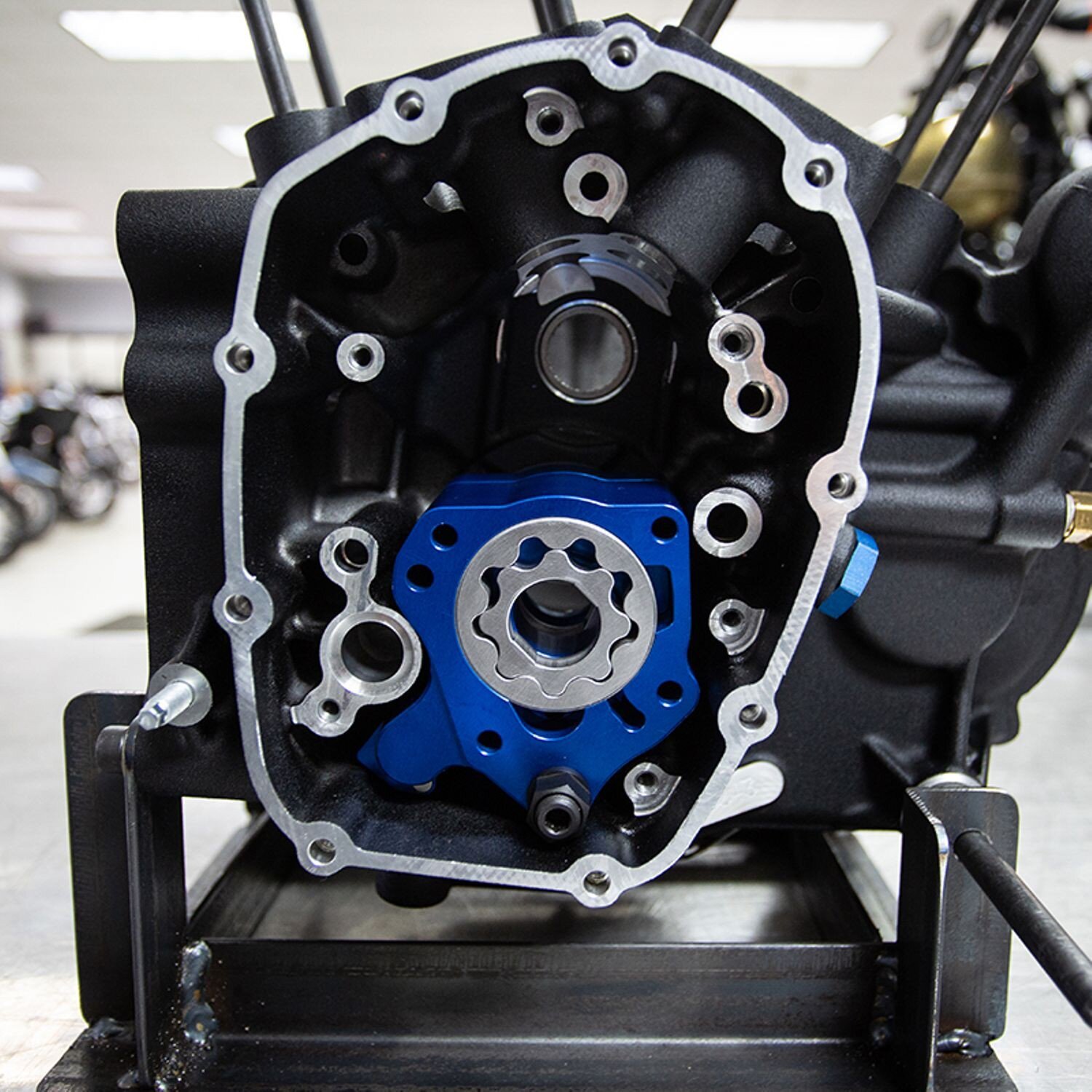 S&S, oil pump and cam plate support kit. Oil cooled models, Blue, Polished