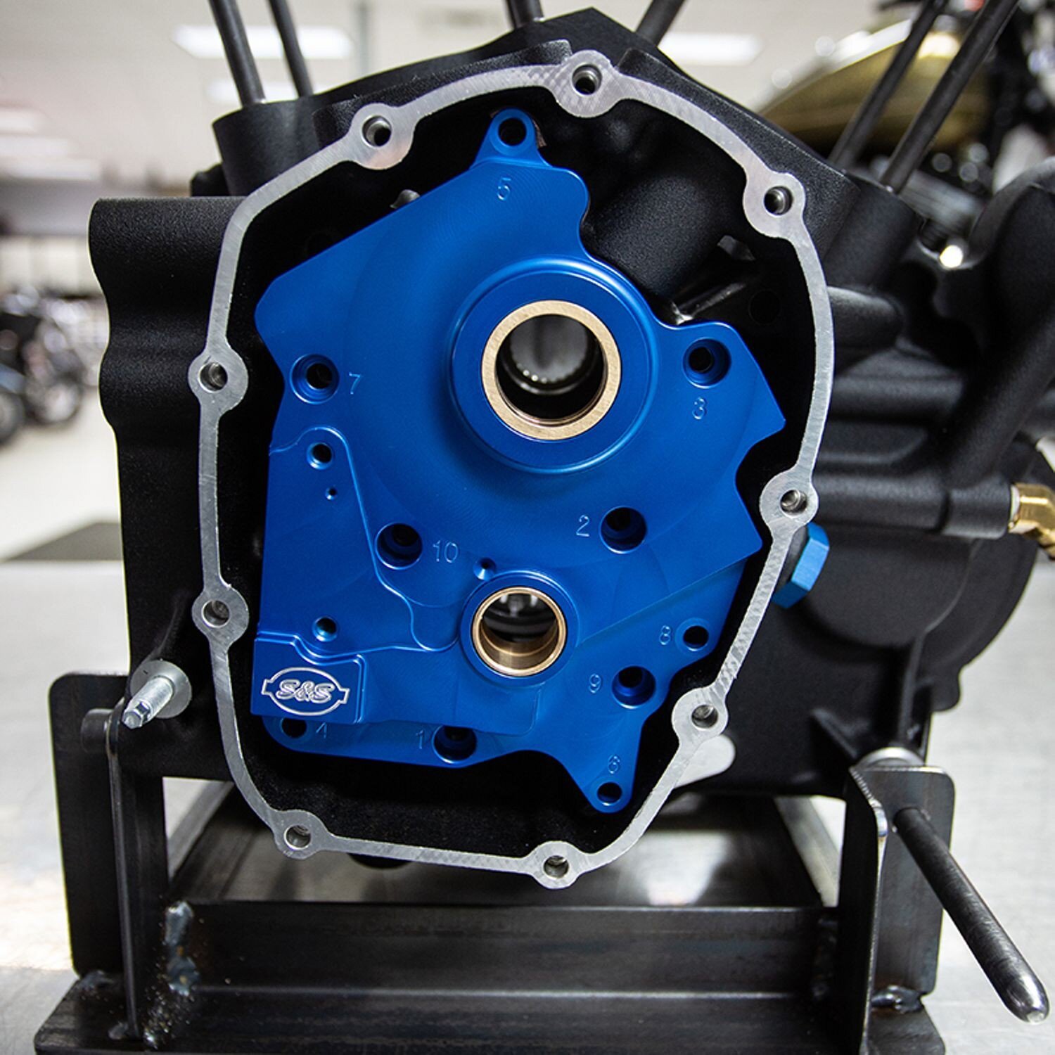 S&S, oil pump and cam plate support kit. Oil cooled models, Blue, Polished