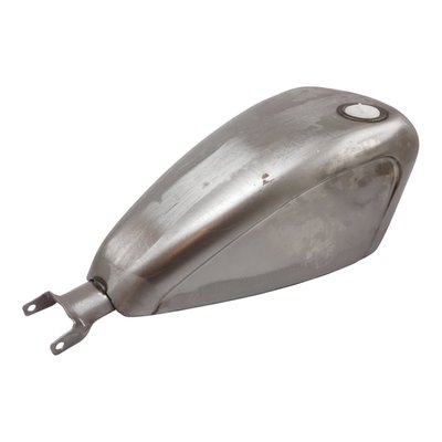 Raw steel. This is the original Sportster Iron Guerilla fuel tank that won Winston his first bike building Word Championship. A slim design that resembles a classic Sportster tank but that transformed with Winston's artistic creativity to something way more. This tank will complement a bone stock Sportster but will also shine as the centerpiece on a wild custom, not many can do that. Compatible with all OEM & OEM style fuel pump components and screw-in gas caps. Dimensions approx.: 22.8cm overall width x 49.2cm overall length tank body (excl. the brackets). Capacity approx. 9 liter (2.4 gallon).