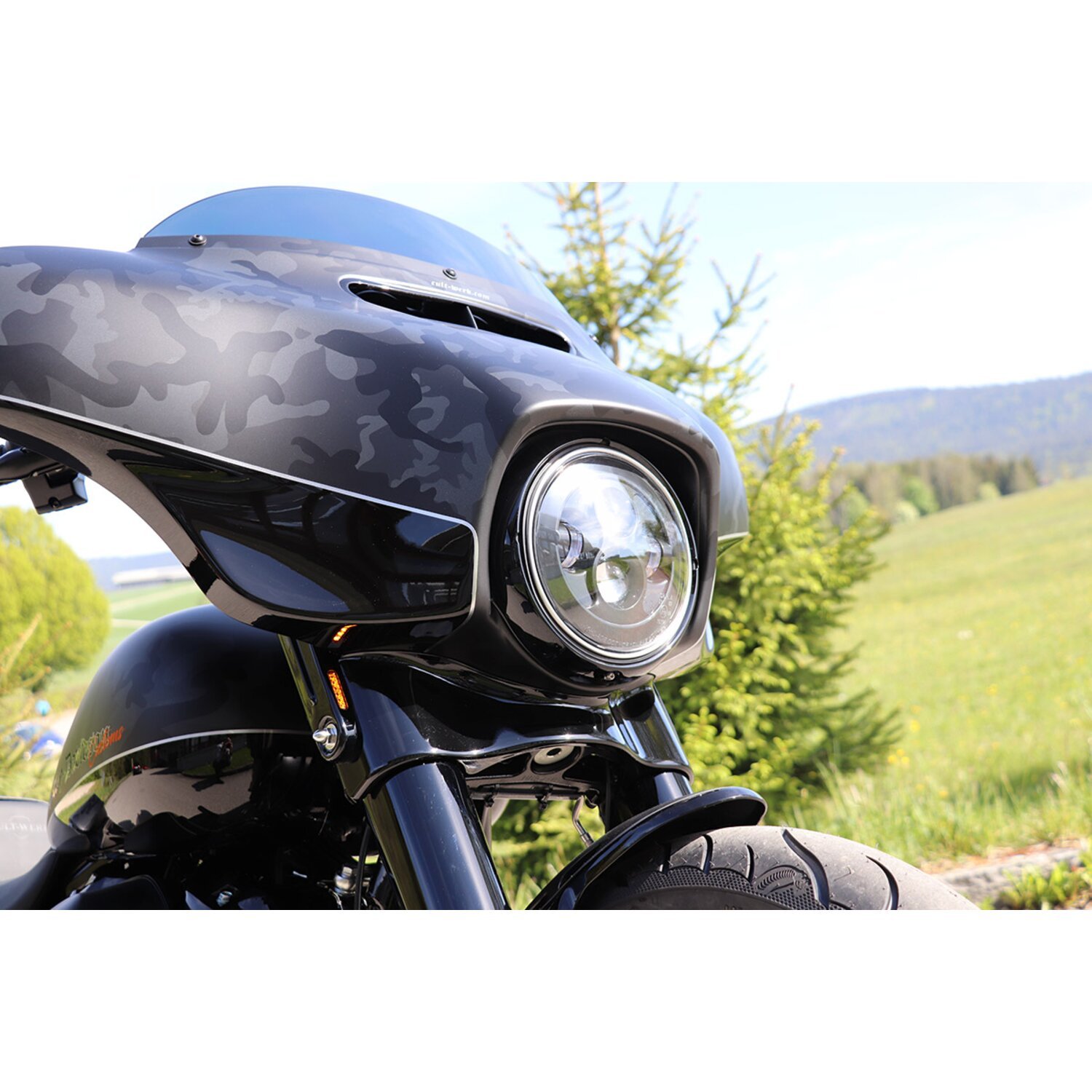 Cult-Werk, 'Clean Style' front LED turn signals, Black, Gloss