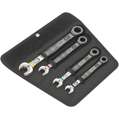 US sizes. 4-piece set.
Incl. 4 wrenches with an open end on one side and a ratcheting box end on the other side,
with identical sizes on both ends. Packed in a robust
textile pouch with hook and loop on the rear side. Color
coded for size. When everything fails, it's time to play
your Joker.
- Open end.
The Joker has a non-angled 12-point beak, therefore it
requires just 30° of working space, otherwise it functions
just like a regular open end wrench. The dark metal
plate dual functions as a retainer, preventing the nut
to slip through the wrench beak or it holds the nut. 30°
further the metal retainer plate allows the nut to slide
through, or grip it since the metal plate is equipped with
a hardened ragged edge. The teeth of this edge will 'bite'
itself into a rounded-off nut, loosening it where others
do nothing but slip-off.
- Box end.
Comes with a very fine 80 tooth ratchet for a small
4.5° return angle. Ratcheting direction is indicated on both sides.
Size: 7/16" Overall length: 165mm.
Size: 1/2" Overall length: 177mm.
Size: 9/16" Overall length: 188mm.
Size: 3/4" Overall length: 246mm.