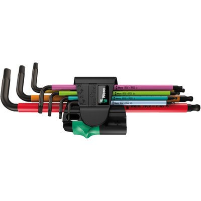 950/7 Hex-Plus Multicolor Magnet 1. 7-piece hex
L-key kit in a 2-component clip, with magnetiser/demagnetiser,
for installing hex socket bolts in metric sizes. 
With BlackLaser surface finish. The color coded
thermoplastic sleeve enables fast color-size identification,
sleeves include printed size. Comes with Hex-Plus
tip. The ball-end hexagon on the long arm allows bolt
installation under an angle. Manufactured from round
material for comfort, the sleeve provides additional
comfort in cold weather. 
Note: Dimensions in millimeters. 
950 SPKL Multicolor. 
Incl. 1.5x90; 2x101; 2.5x112; 3x123; 4x137; 5x154; 6x172.