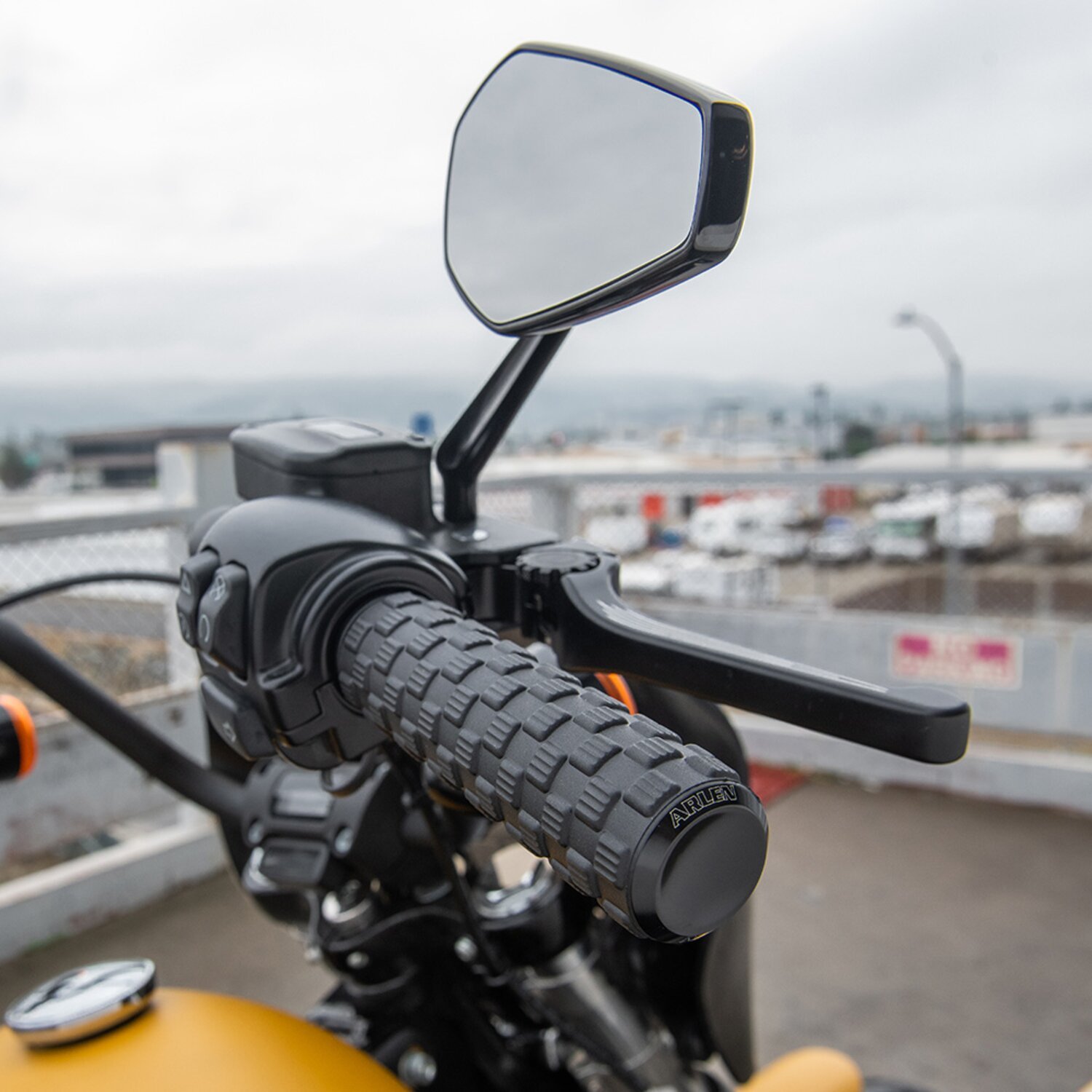 Arlen Ness, Air Trax grips. Black end caps